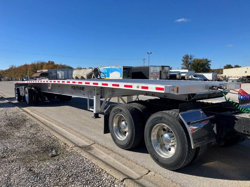 Used 2021 Fontaine Revolution 48' Aluminum Flatbed