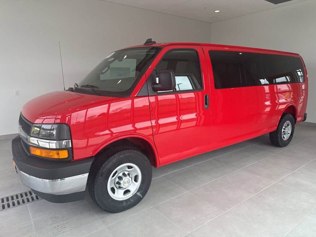 2025 Chevrolet Express 3500 LS Extended's photo