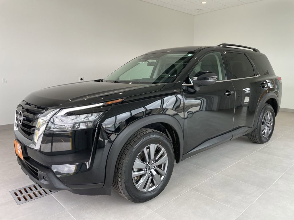 2025 Nissan Pathfinder SV 4WD's photo