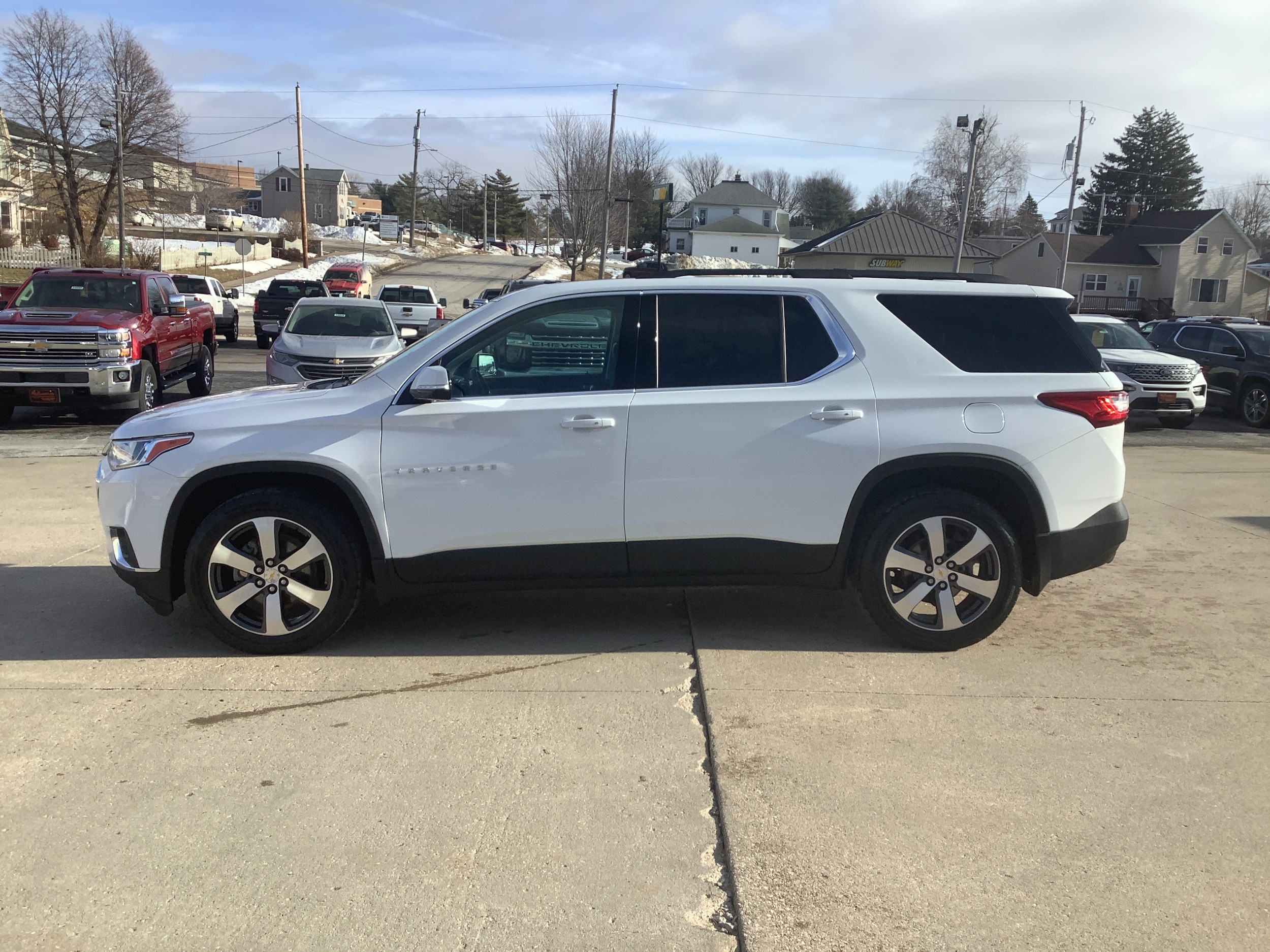 Used 2019 Chevrolet Traverse 3LT with VIN 1GNEVHKW6KJ299294 for sale in Waukon, IA