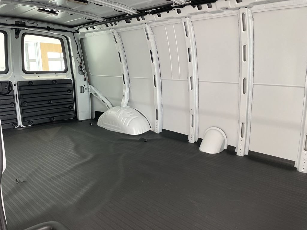 2025 Chevrolet Express Cargo Work Van - Photo 20
