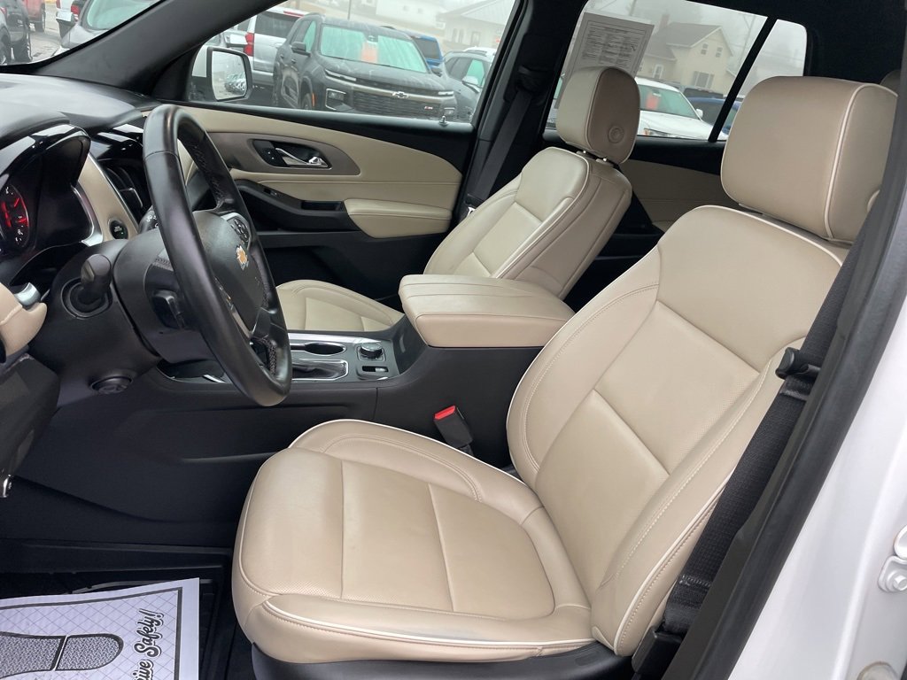 2023 Chevrolet Traverse Premier photo 3