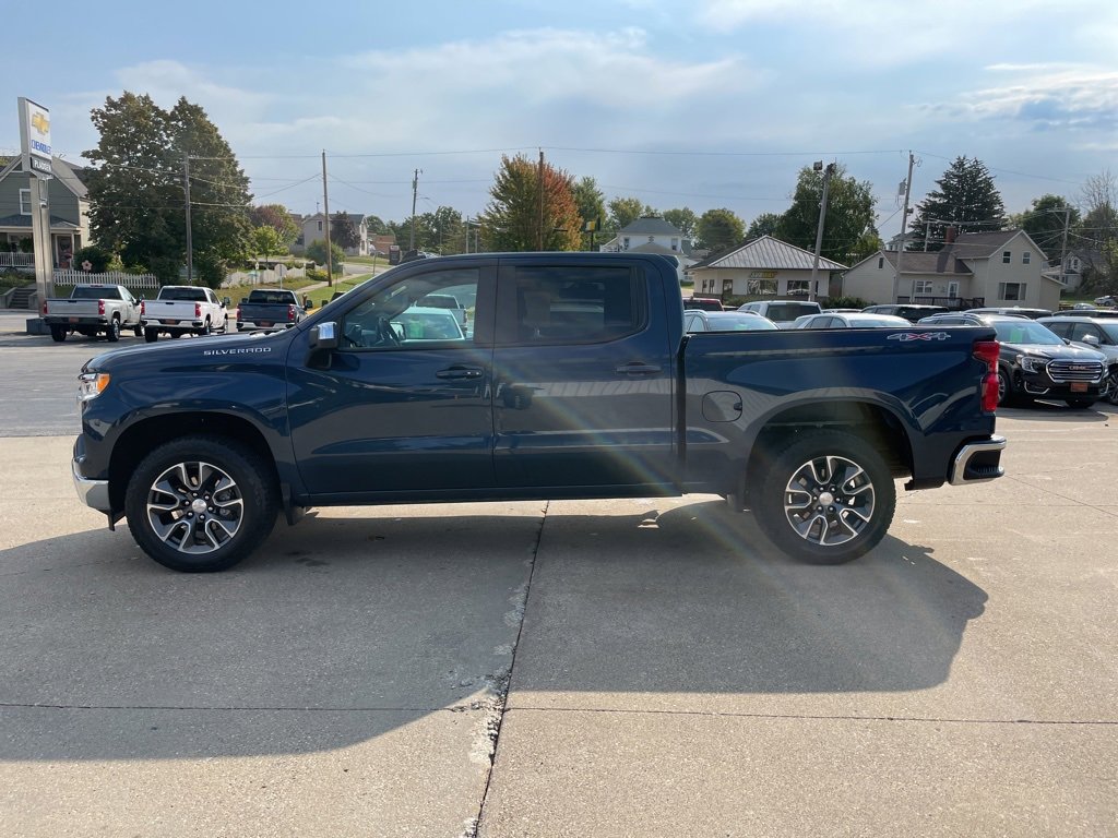 Used 2022 Chevrolet Silverado 1500 LT with VIN 3GCPDKEK5NG513224 for sale in Waukon, IA