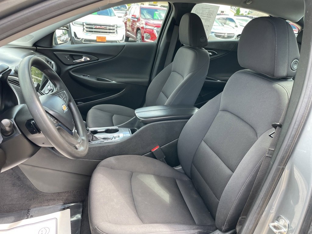2023 Chevrolet Malibu 1LT photo 3