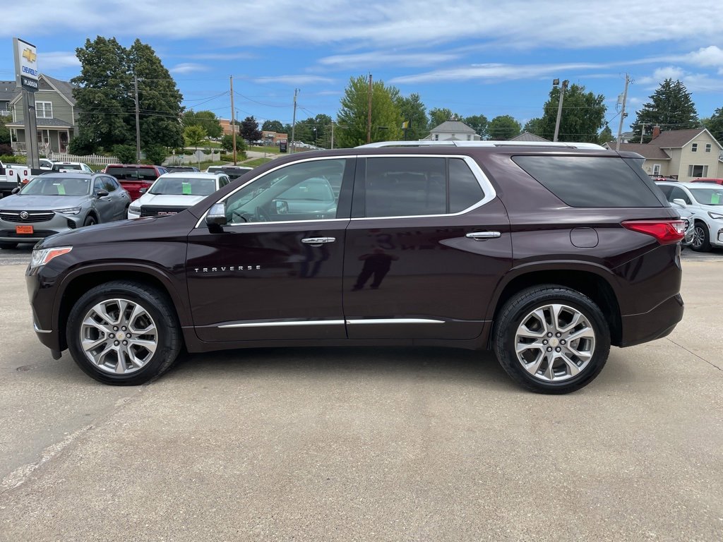 2021 Chevrolet Traverse Premier photo 2