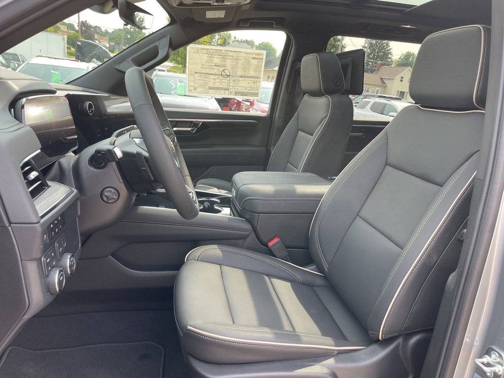 2025 Chevrolet Suburban Premier photo 2