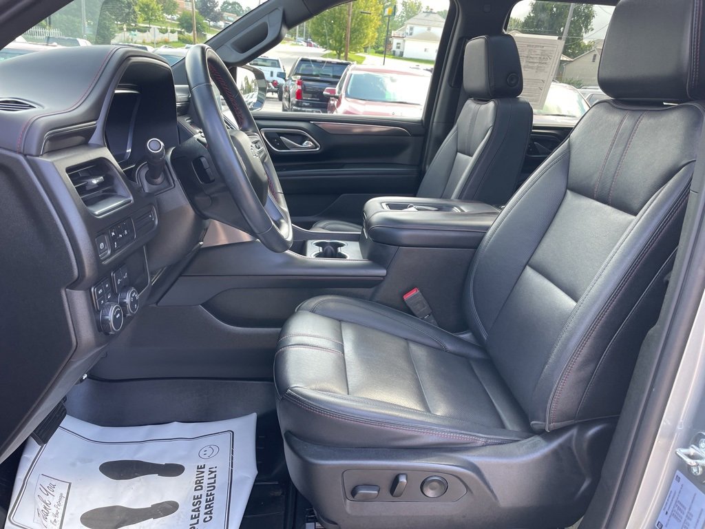 2023 Chevrolet Suburban RST photo 3