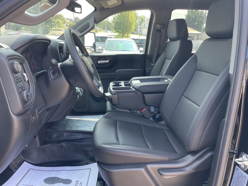 2025 Chevrolet Silverado 3500HD Work Truck photo 3