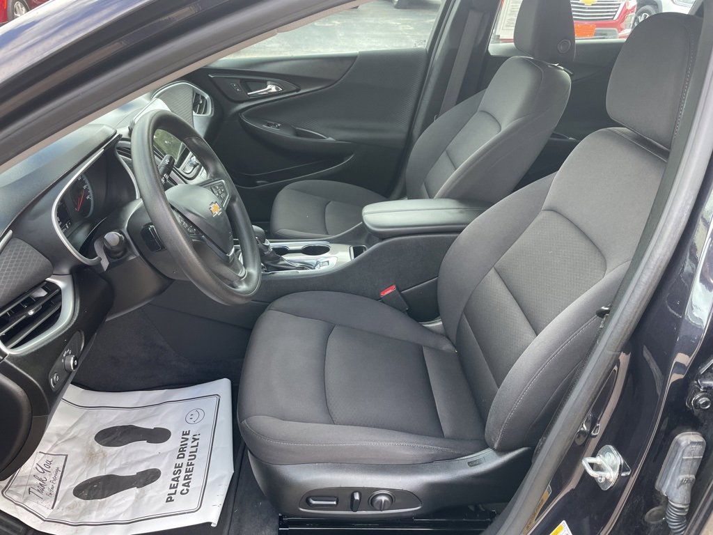 2023 Chevrolet Malibu 1LT photo 3