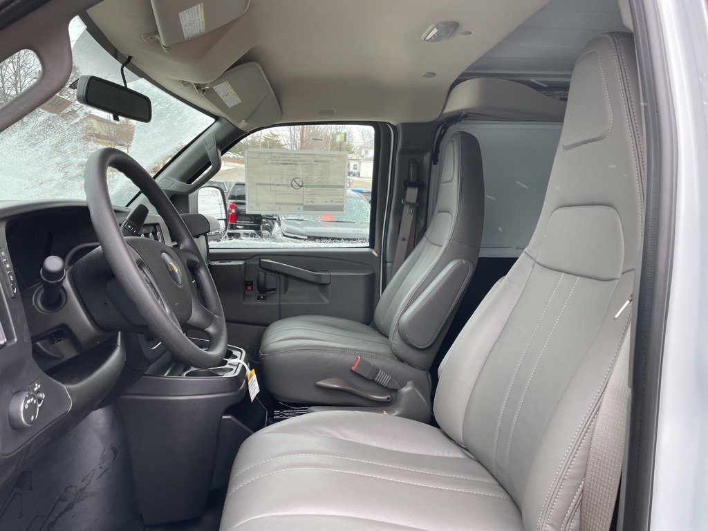 2025 Chevrolet Express Cargo 3500 Van photo 2