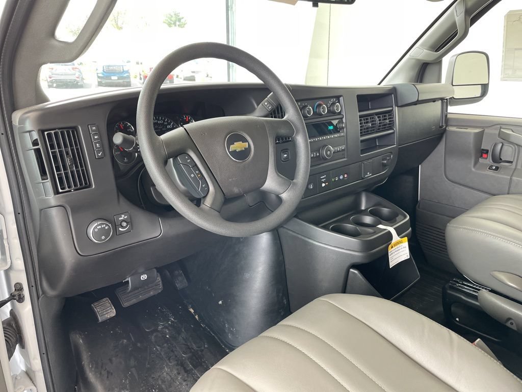 2025 Chevrolet Express Cargo Work Van - Photo 10