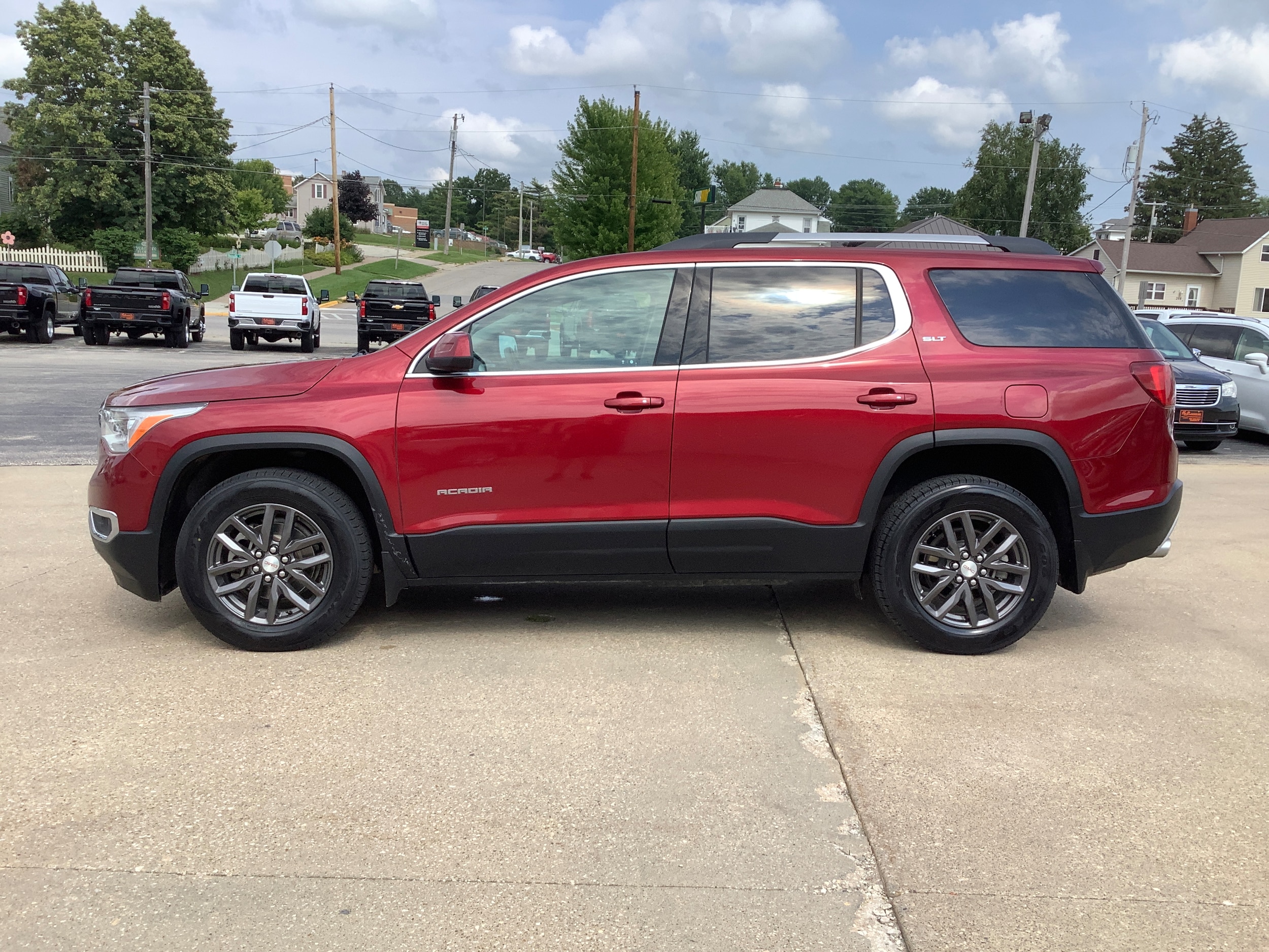 Used 2019 GMC Acadia SLT-1 with VIN 1GKKNULS7KZ137440 for sale in Waukon, IA