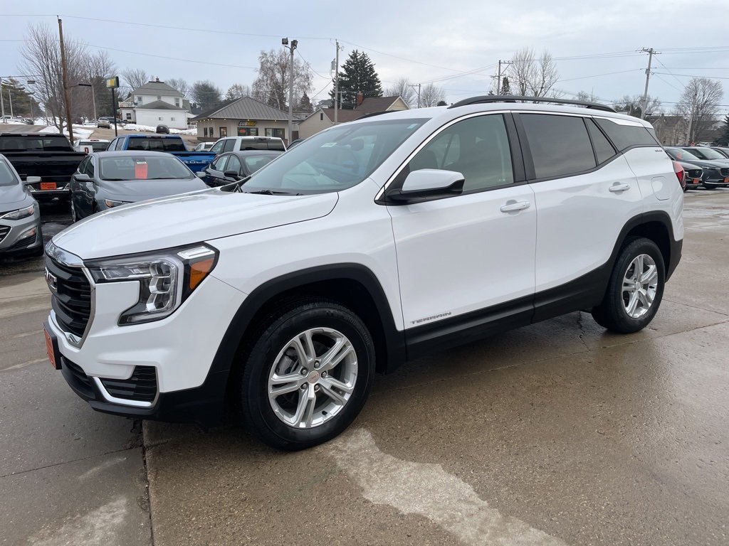 2024 GMC Terrain SLE's photo