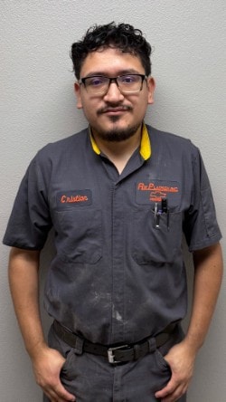 Staff member Cristian from ID_c537fffe9c86