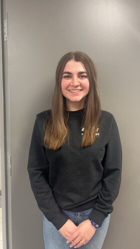 Staff member Lilly  from ID_d6f018555926