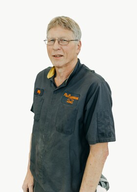 Staff member Wally from ID_c537fffe9c86