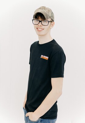 Staff member Dylan from ID_c537fffe9c86