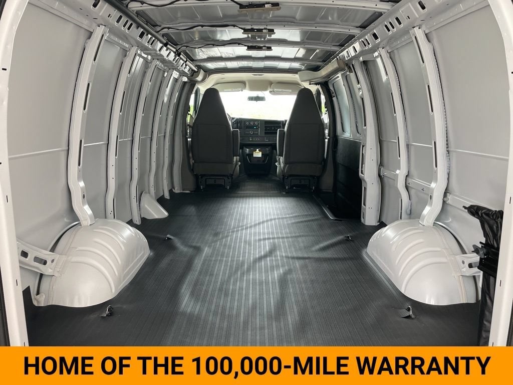 2025 Chevrolet Express Cargo Work Van - Photo 17