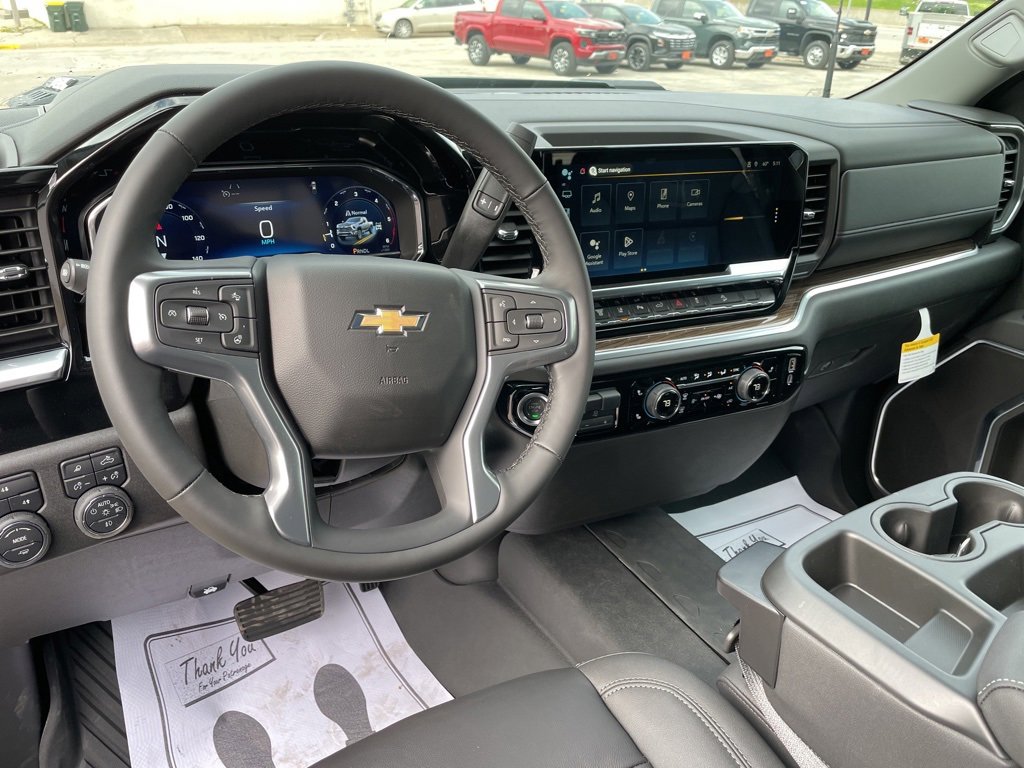 2025 Chevrolet Silverado 2500HD LT photo 4