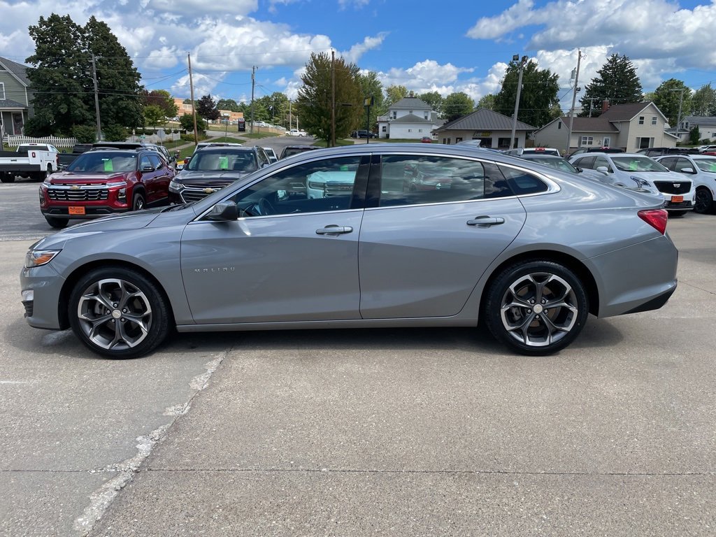 2023 Chevrolet Malibu 1LT photo 2