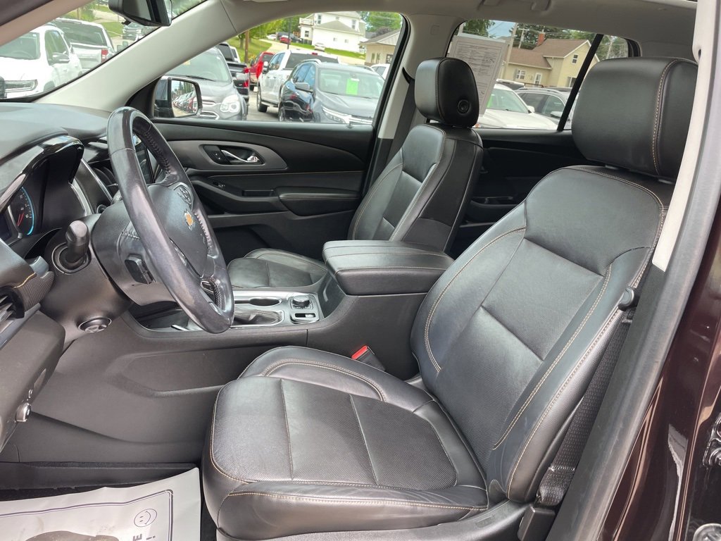 2021 Chevrolet Traverse Premier photo 3