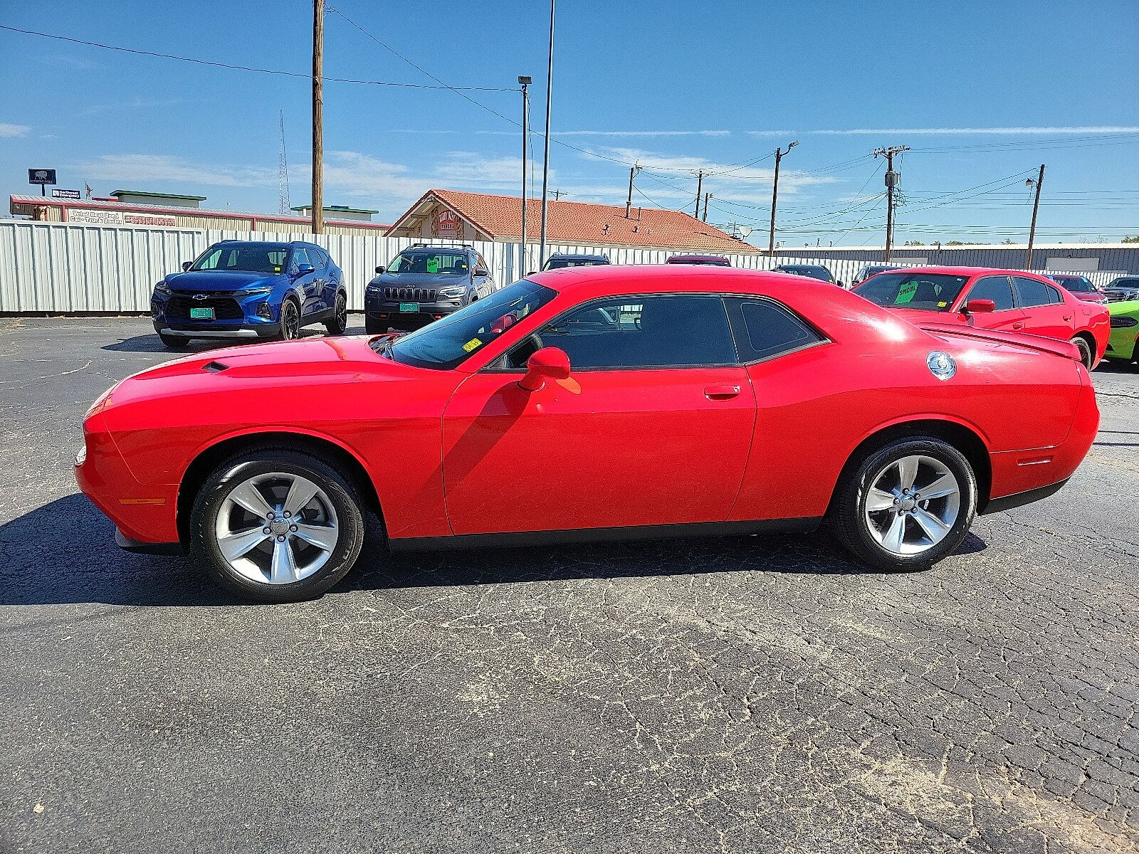 2022 Dodge Challenger SXT photo 4