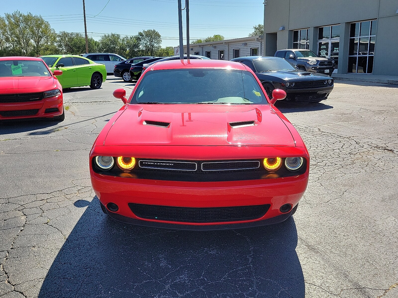 2022 Dodge Challenger SXT photo 2