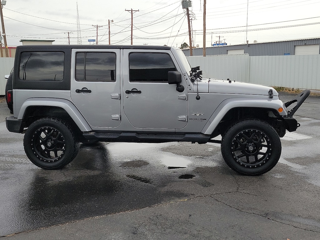 2018 Jeep Wrangler Unlimited Sahara Sport photo 2