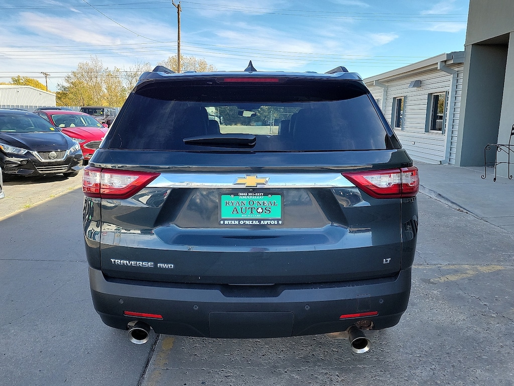 2021 Chevrolet Traverse Leather photo 3