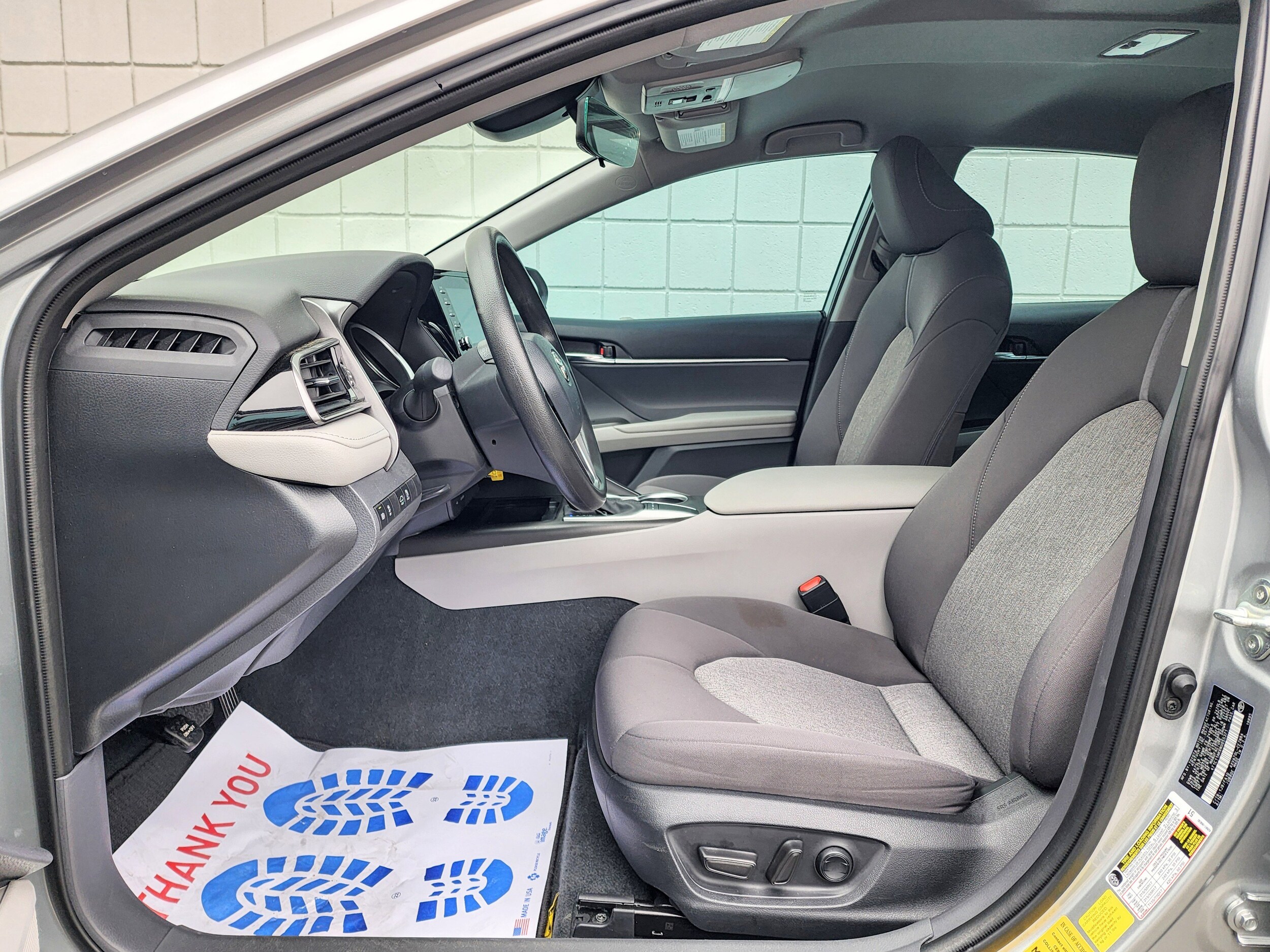 2022 Toyota Camry LE photo 3