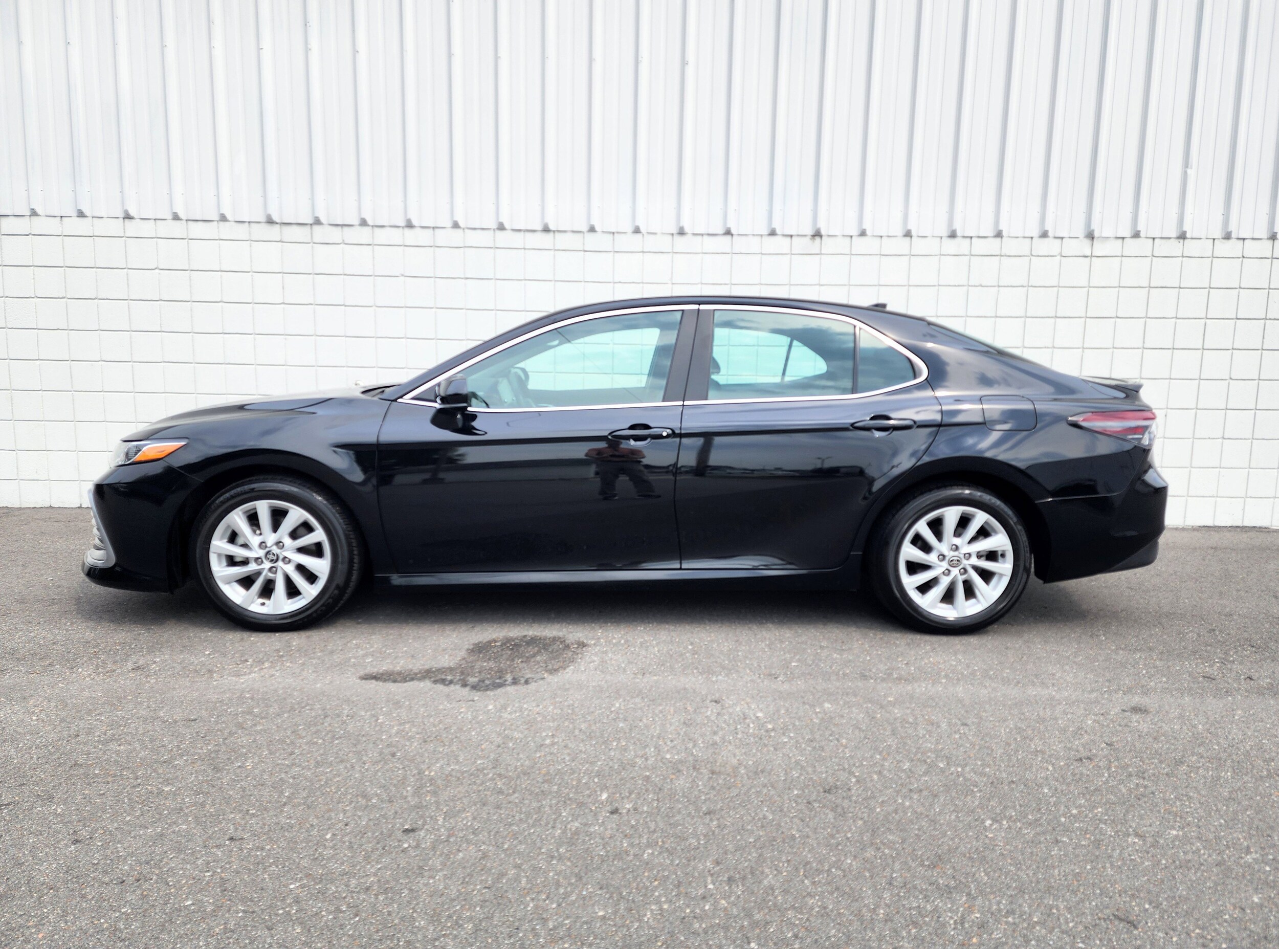2024 Toyota Camry LE photo 2