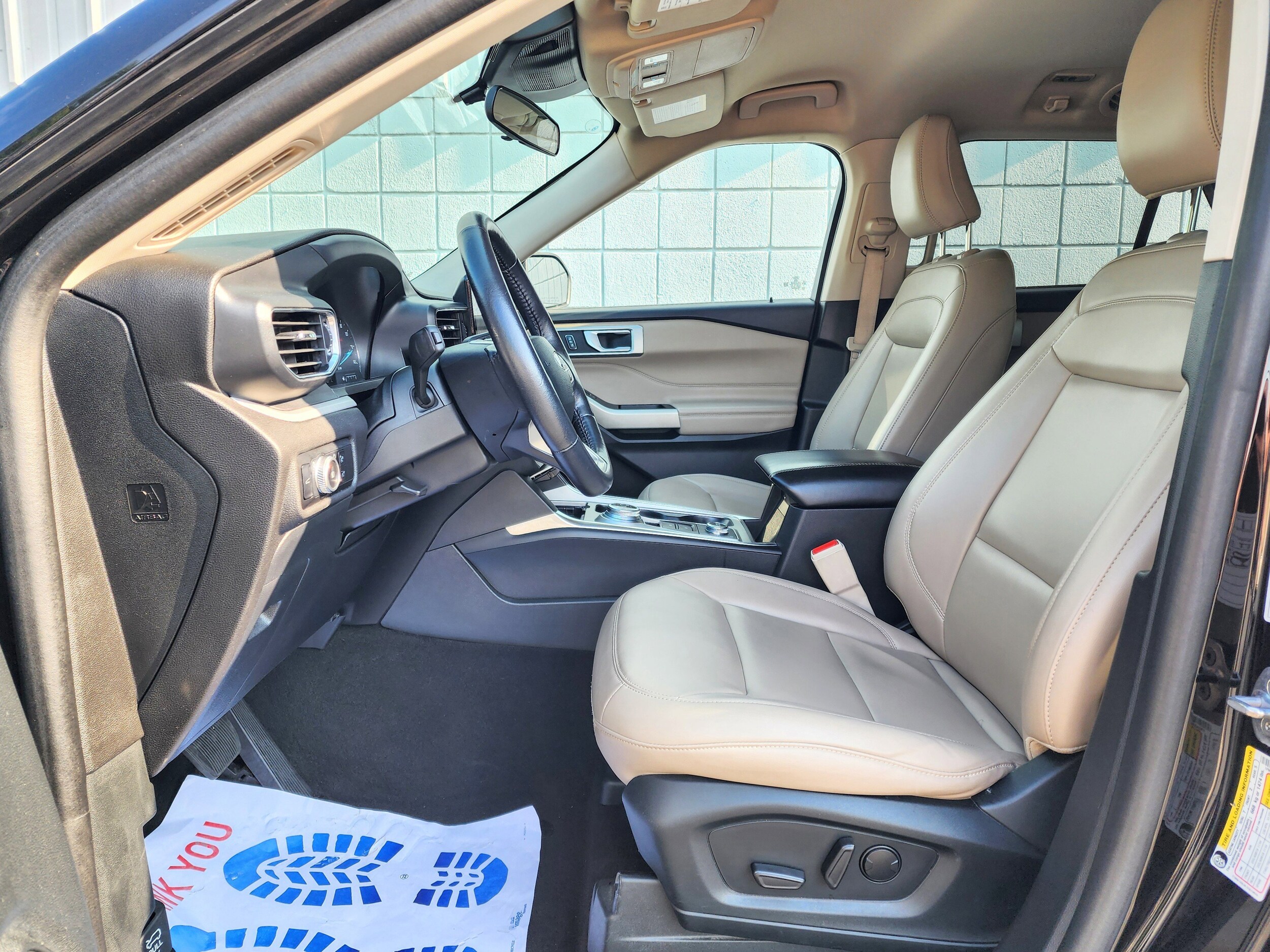 2023 Ford Explorer XLT photo 3