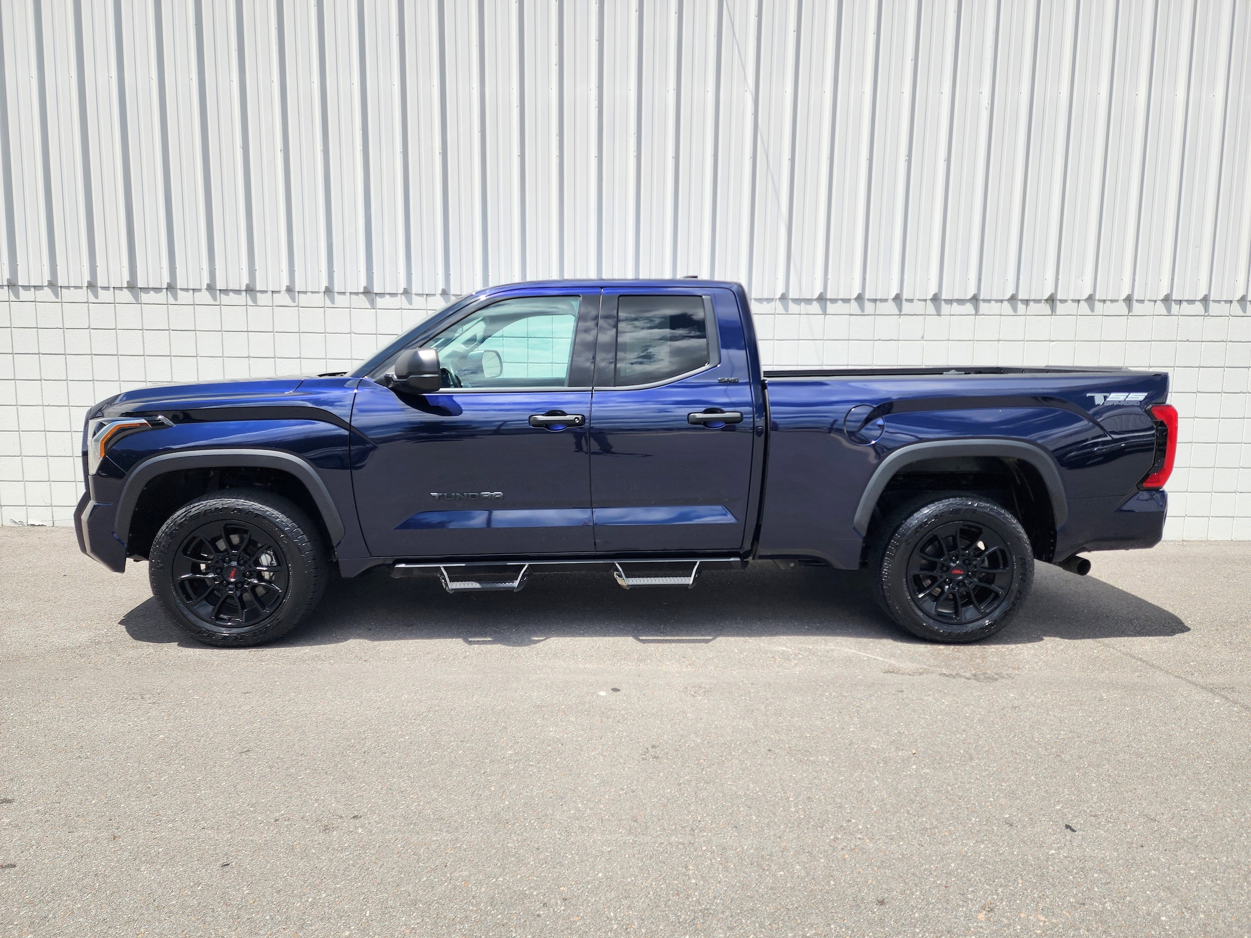Used 2022 Toyota Tundra SR5 with VIN 5TFLA5DA9NX016125 for sale in Little Rock