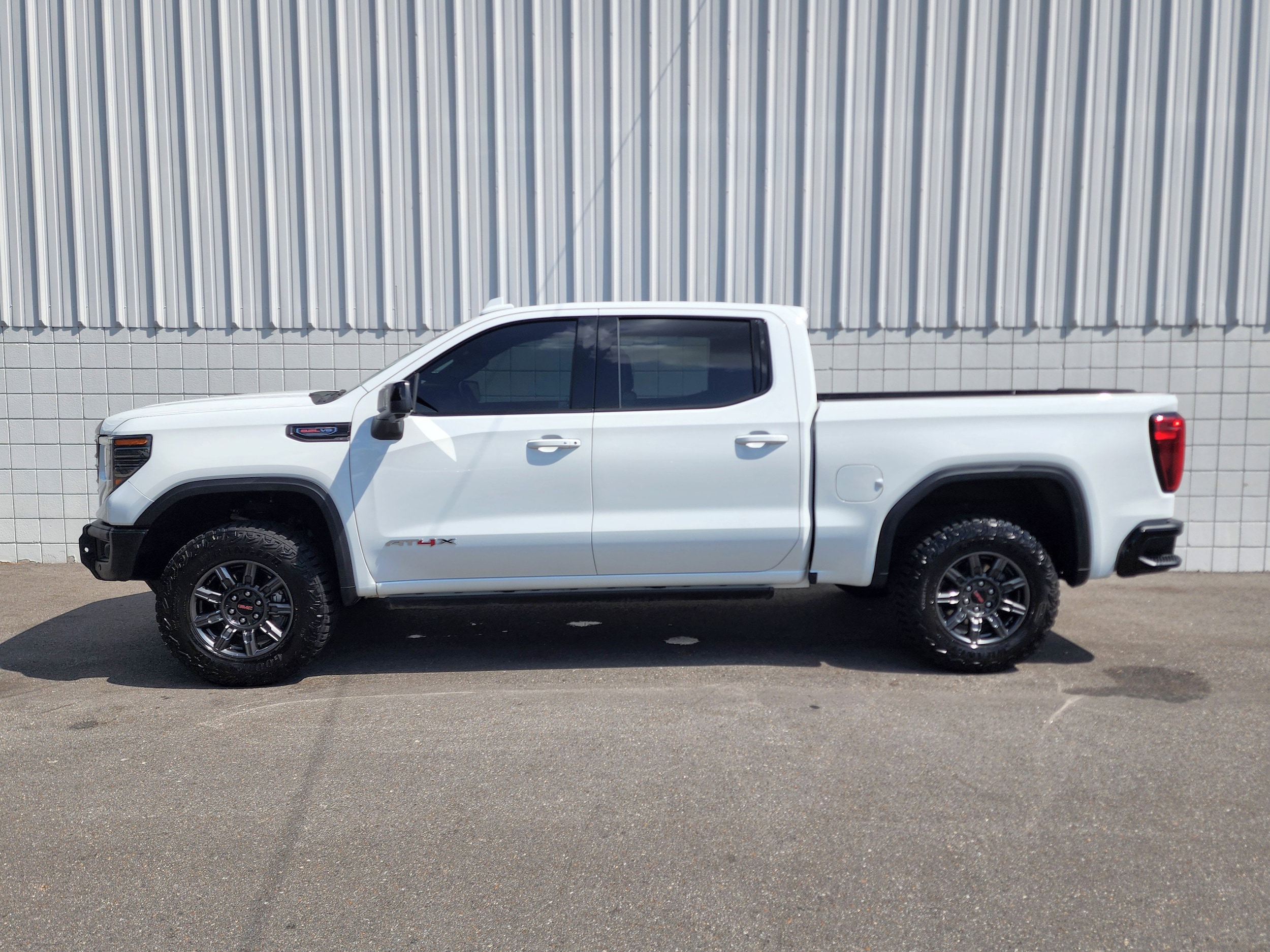 Used 2024 GMC Sierra 1500 AT4X with VIN 3GTUUFEL9RG229572 for sale in Little Rock
