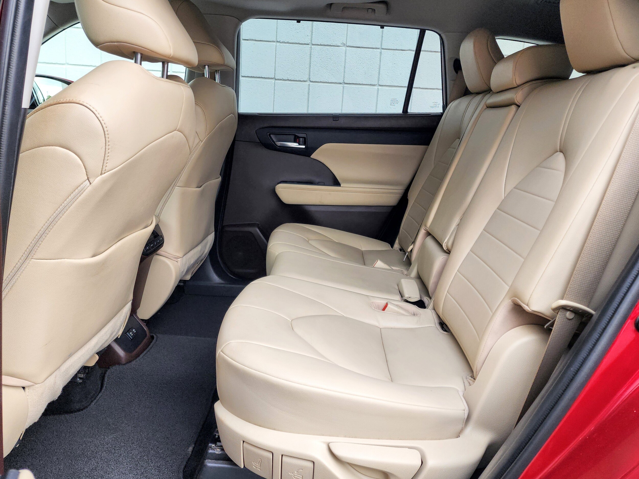 2021 Toyota Highlander XLE photo 4