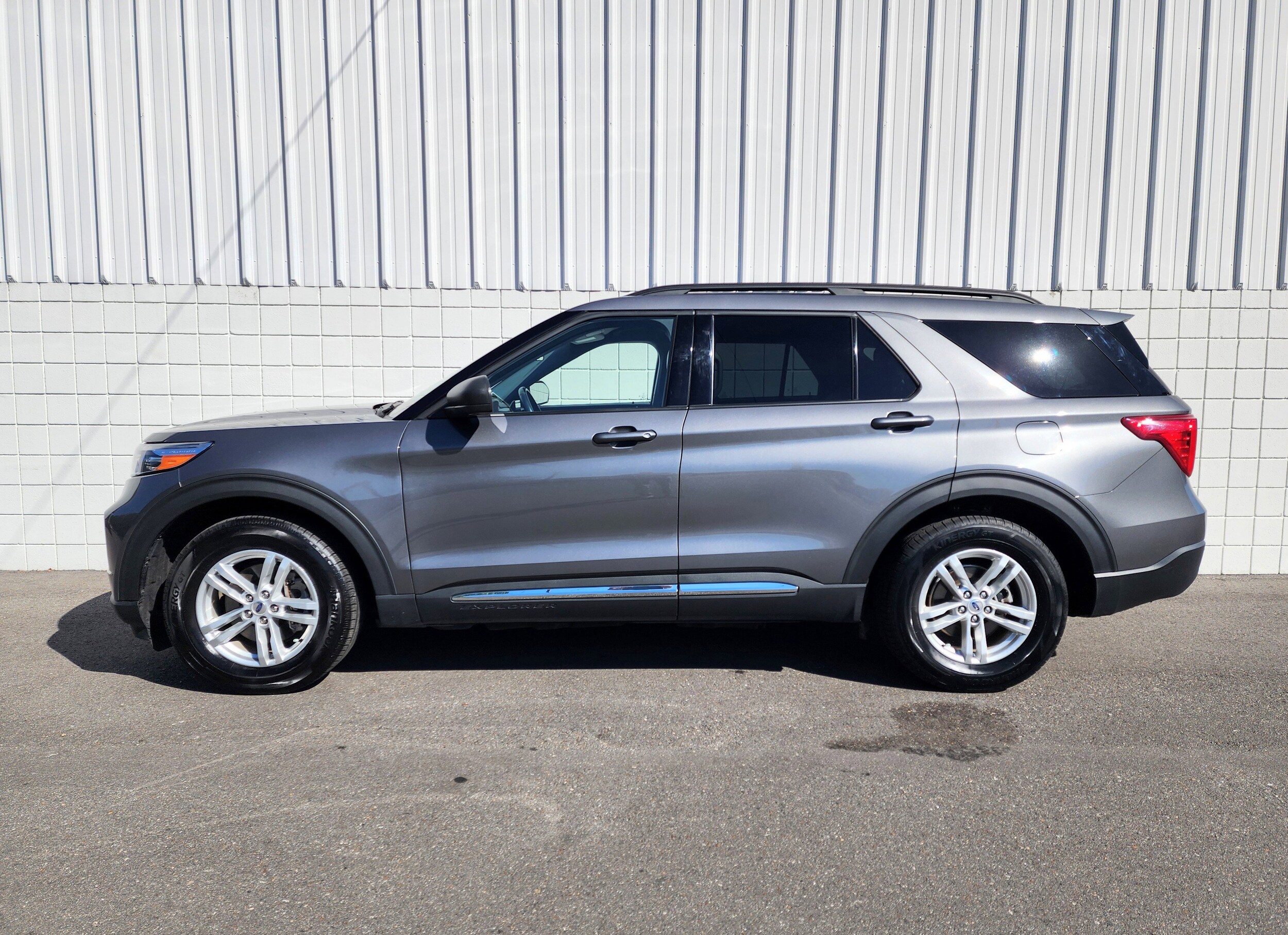 2023 Ford Explorer XLT photo 2