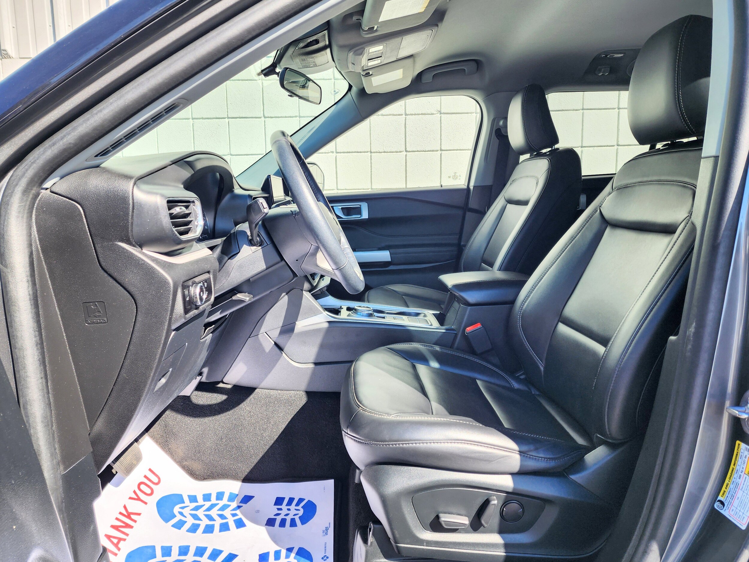 2023 Ford Explorer XLT photo 3