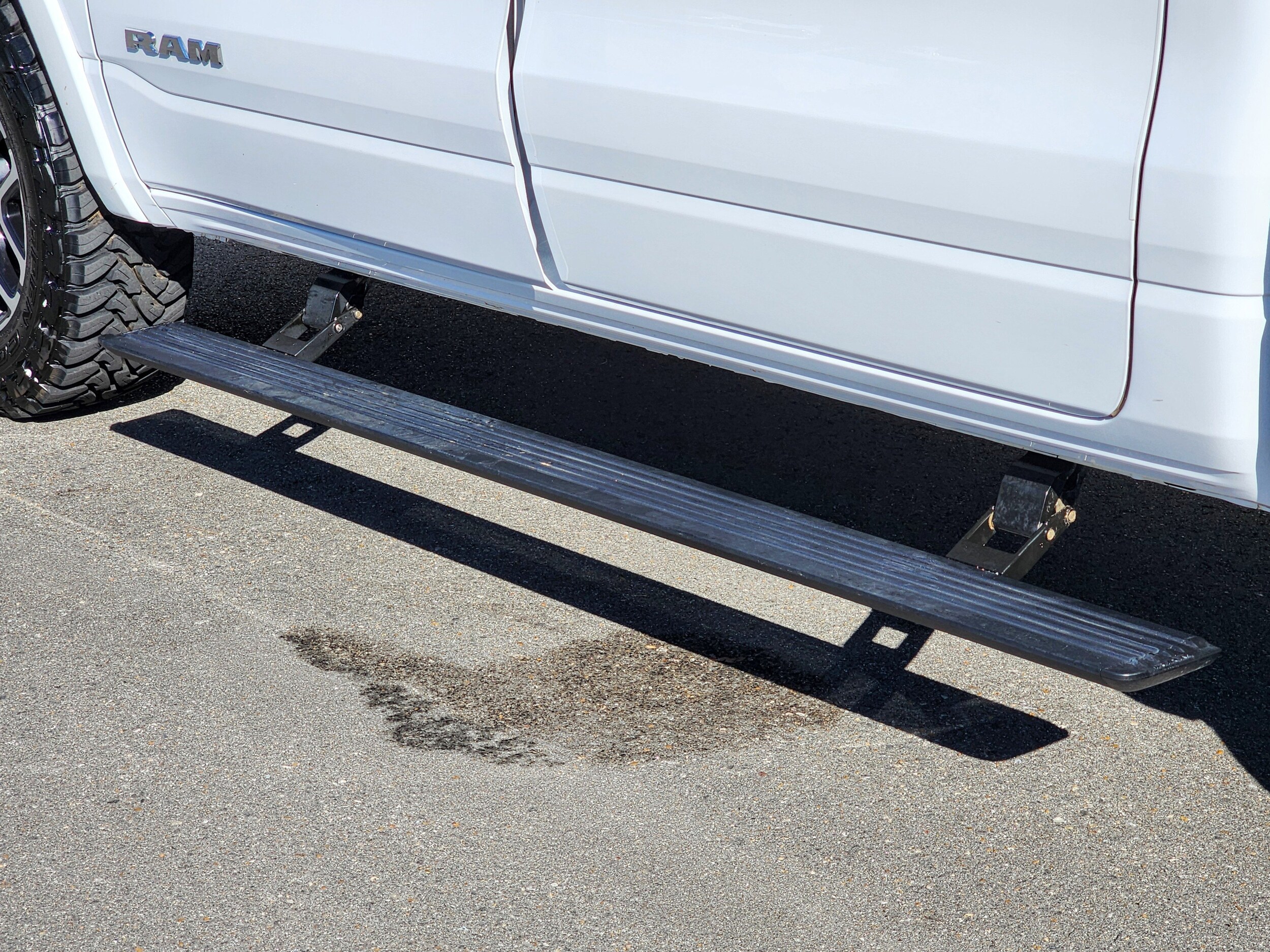 2025 Ram 1500 Laramie photo 2