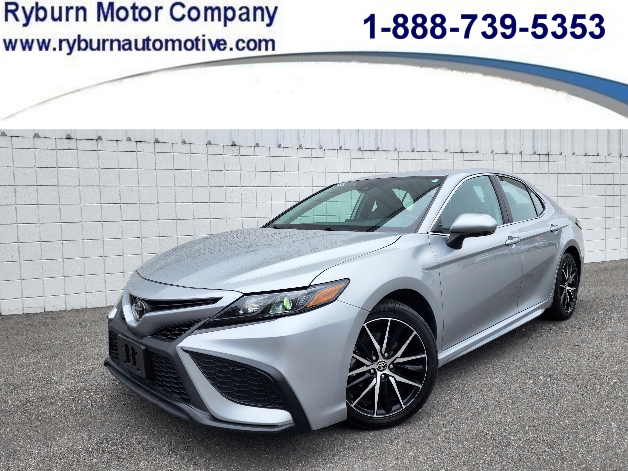 2024 Toyota Camry SE's photo