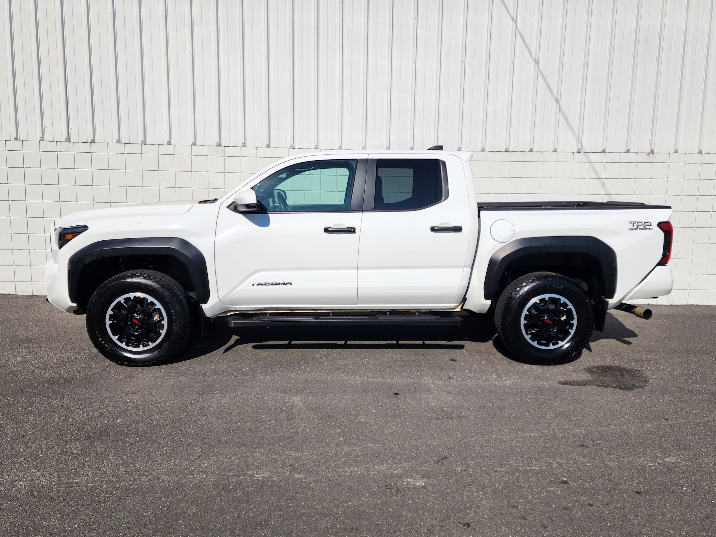 Used 2024 Toyota Tacoma TRD Off Road with VIN 3TMLB5JN6RM020407 for sale in Little Rock