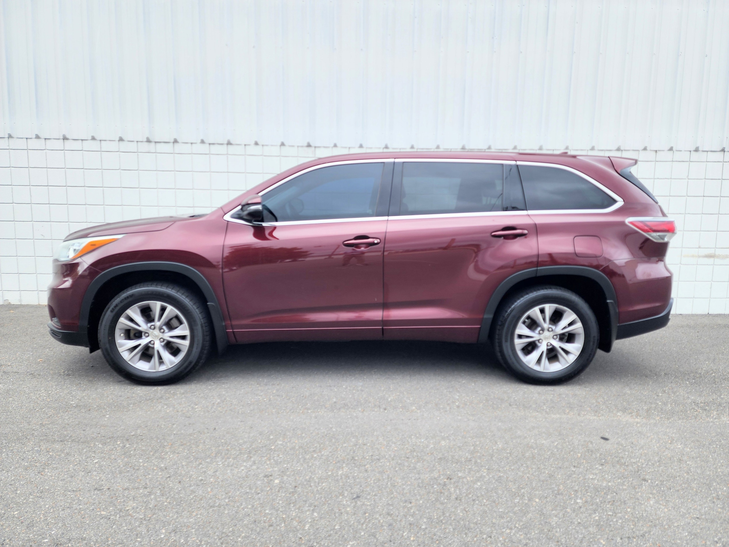 Used 2015 Toyota Highlander LE Plus with VIN 5TDZKRFH5FS053964 for sale in Monticello, AR