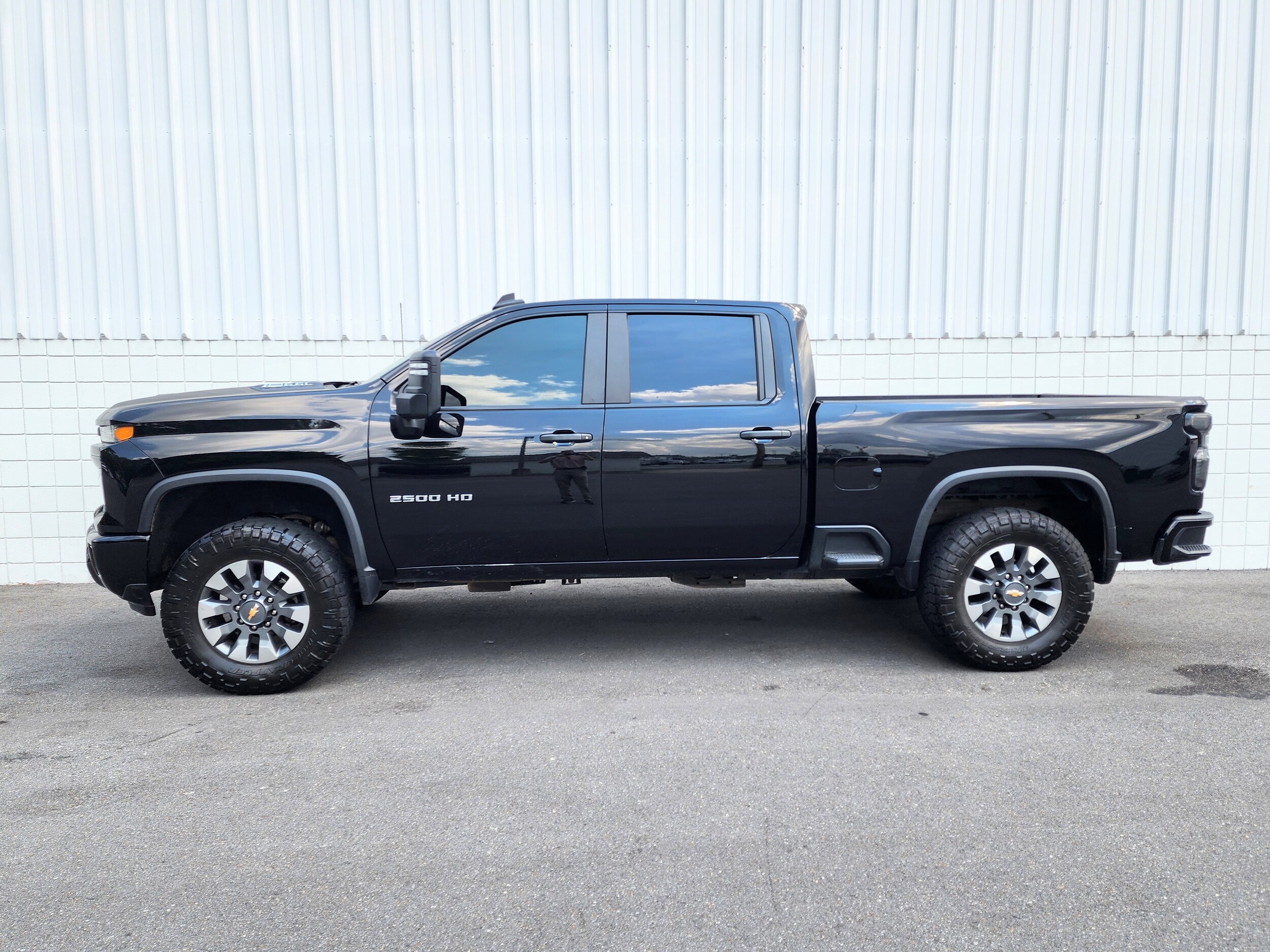 2024 Chevrolet Silverado 2500HD Custom photo 2