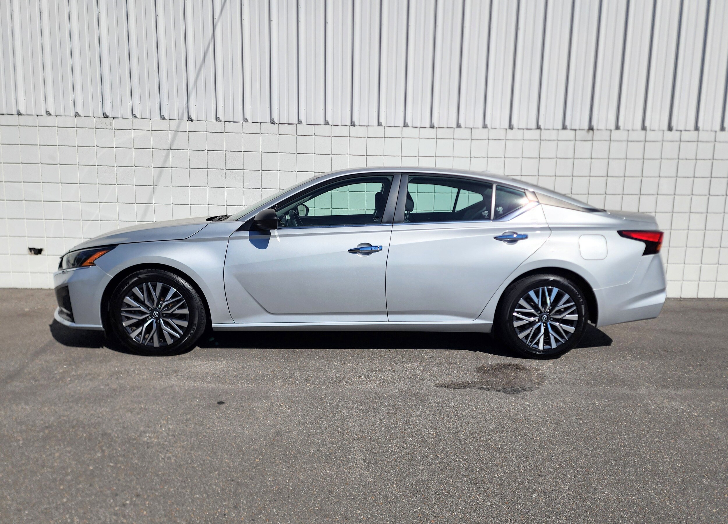 2024 Nissan Altima 2.5 SV photo 2