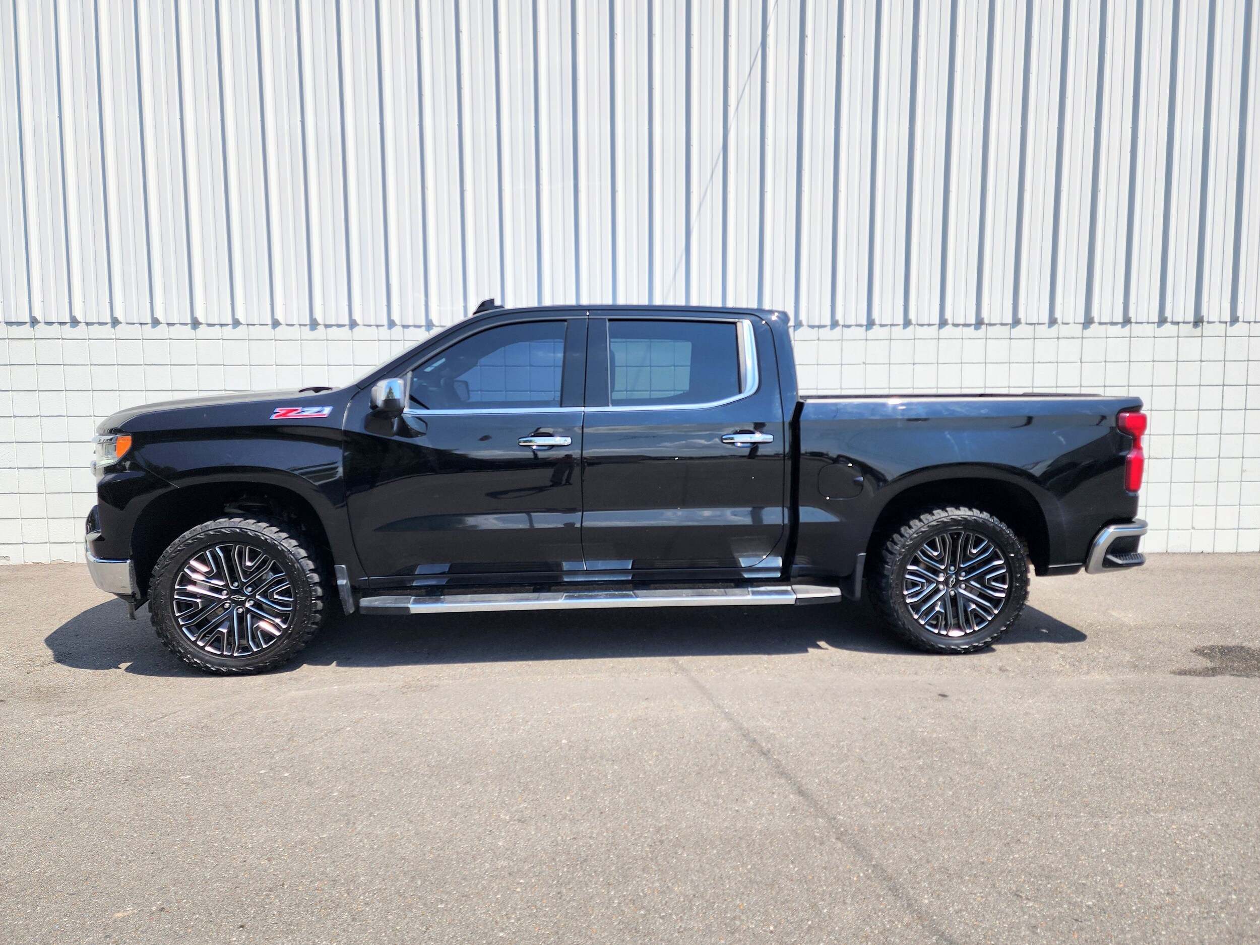 2023 Chevrolet Silverado 1500 Z71 LTZ photo 2