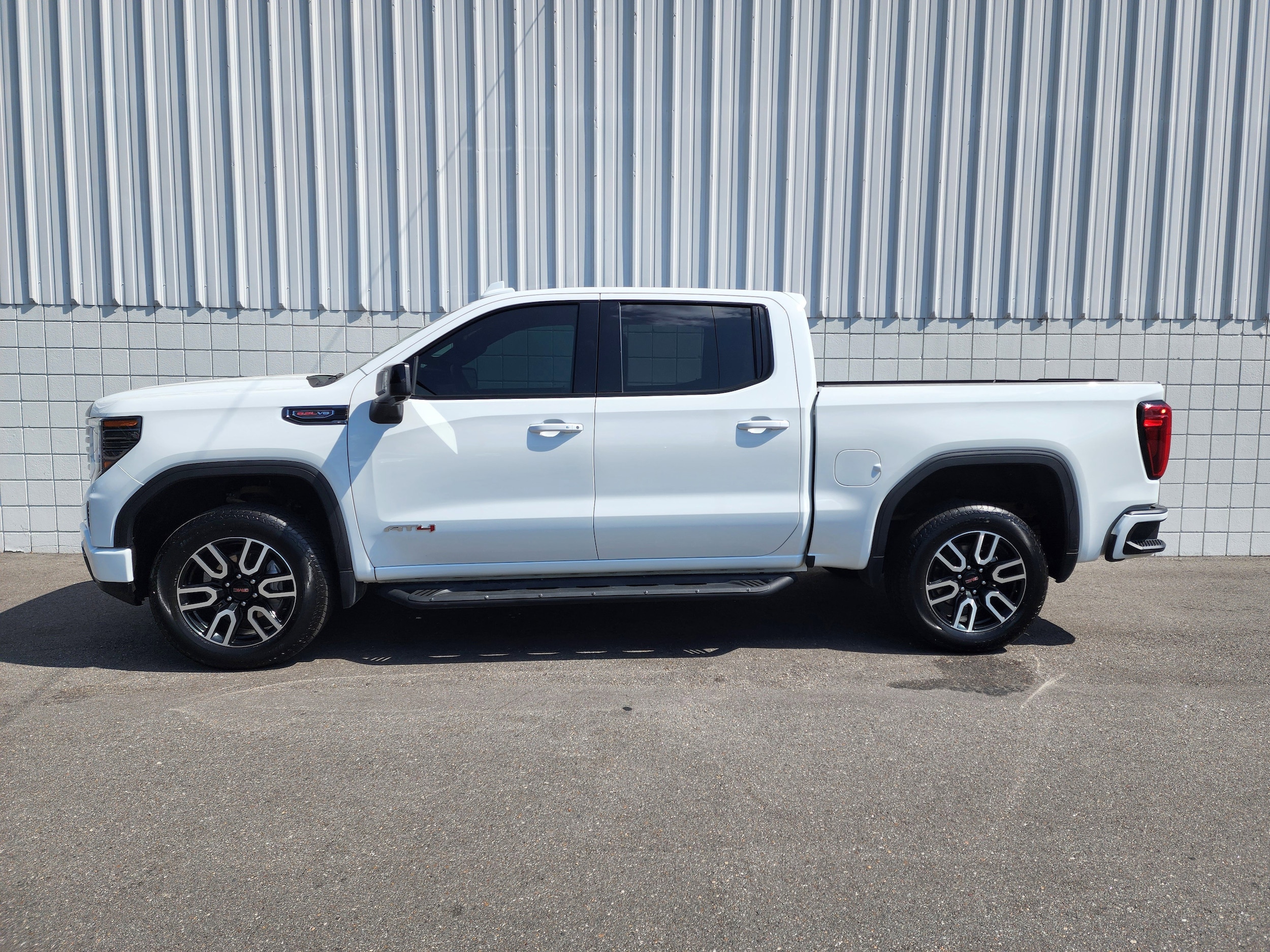 Used 2024 GMC Sierra 1500 AT4 with VIN 1GTUUEEL7RZ270017 for sale in Little Rock
