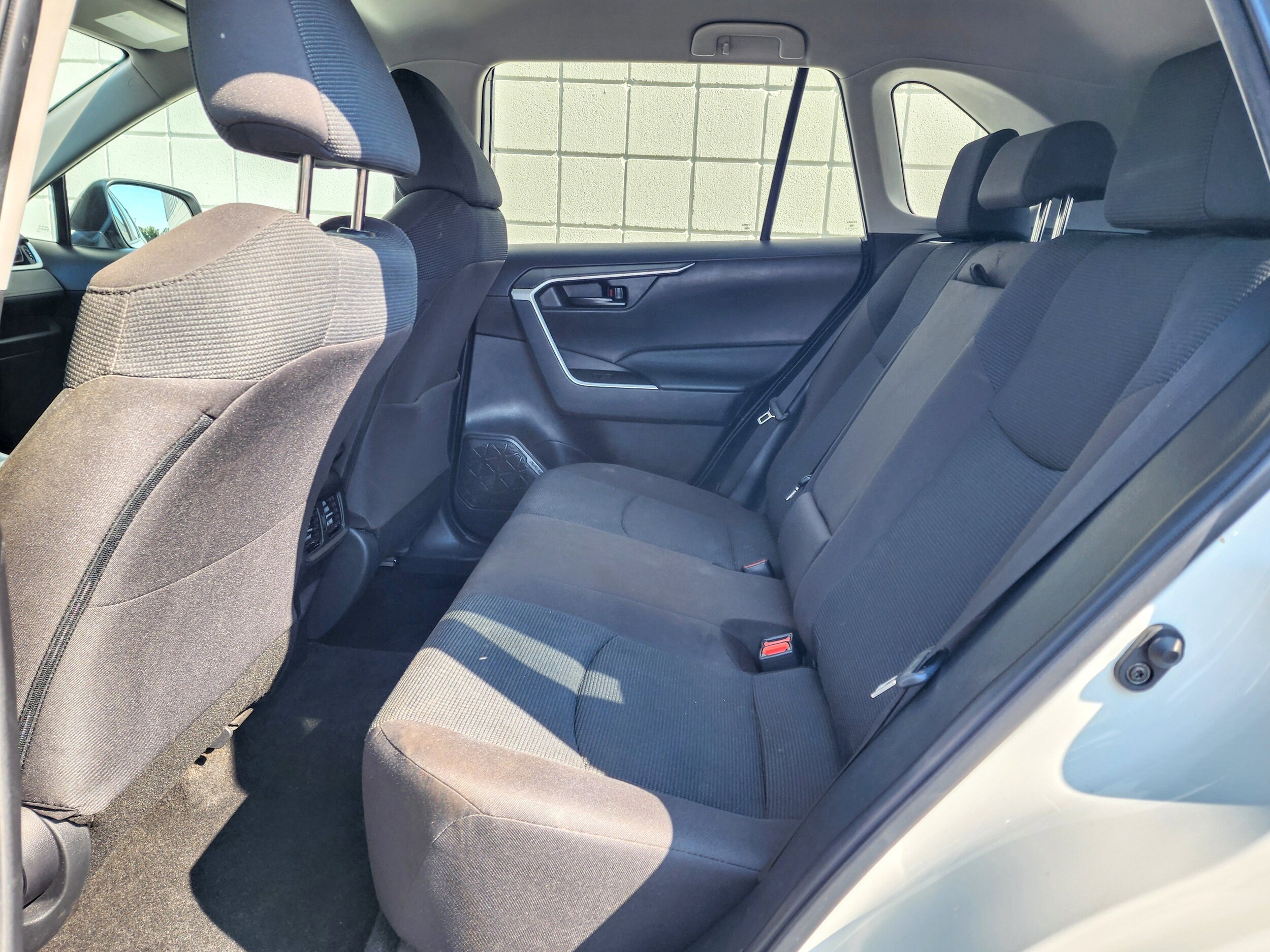 2023 Toyota RAV4 LE photo 4