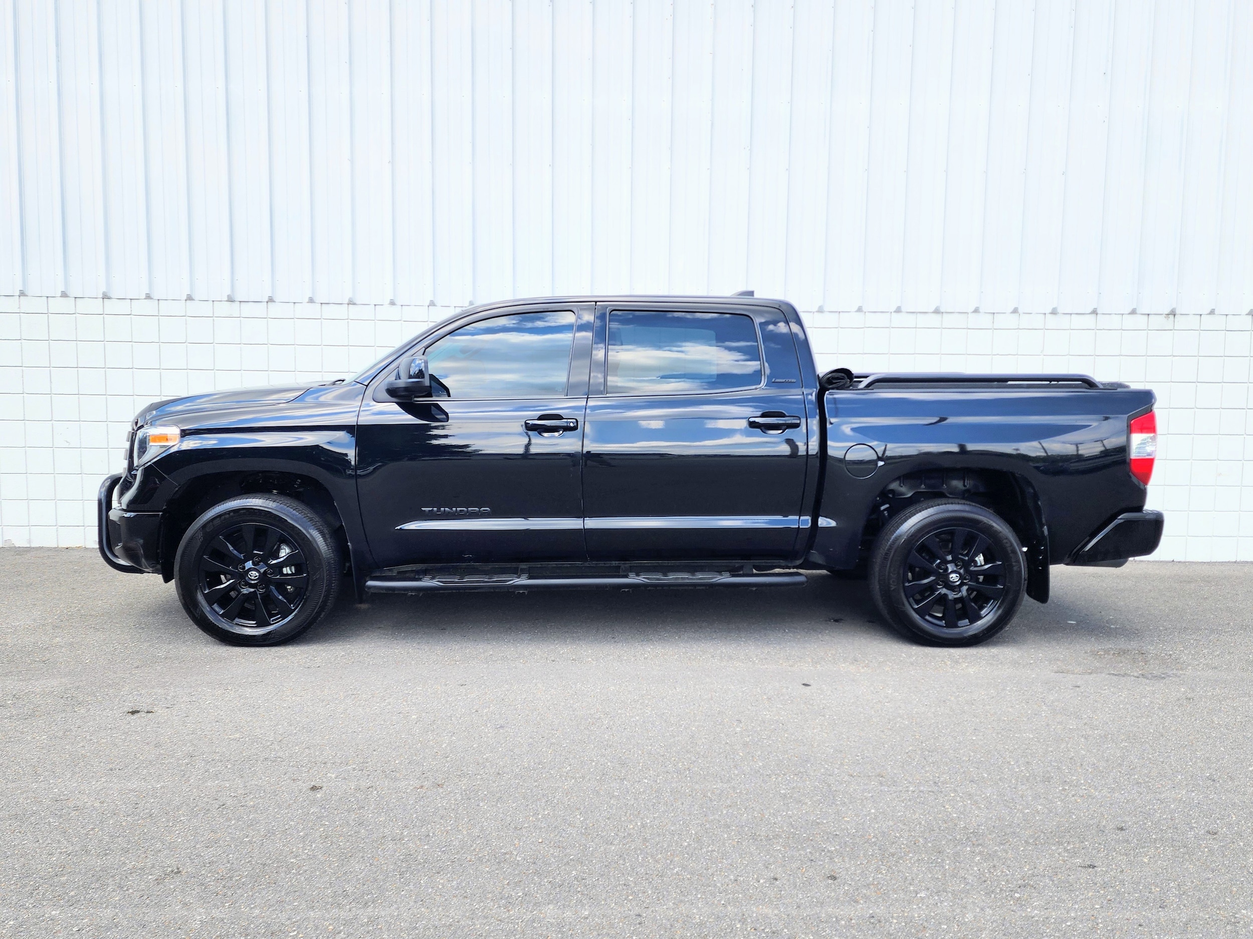Used 2021 Toyota Tundra Limited with VIN 5TFHY5F11MX018139 for sale in Little Rock