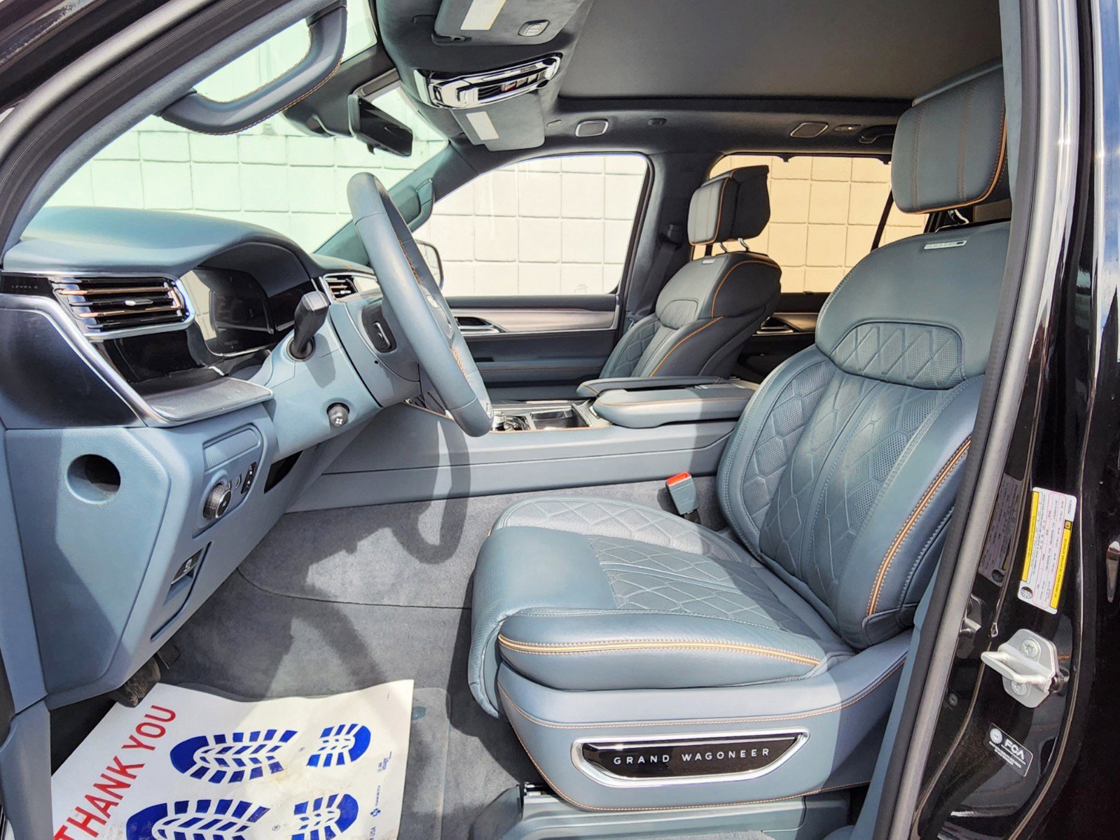 2023 Jeep Grand Wagoneer III photo 4