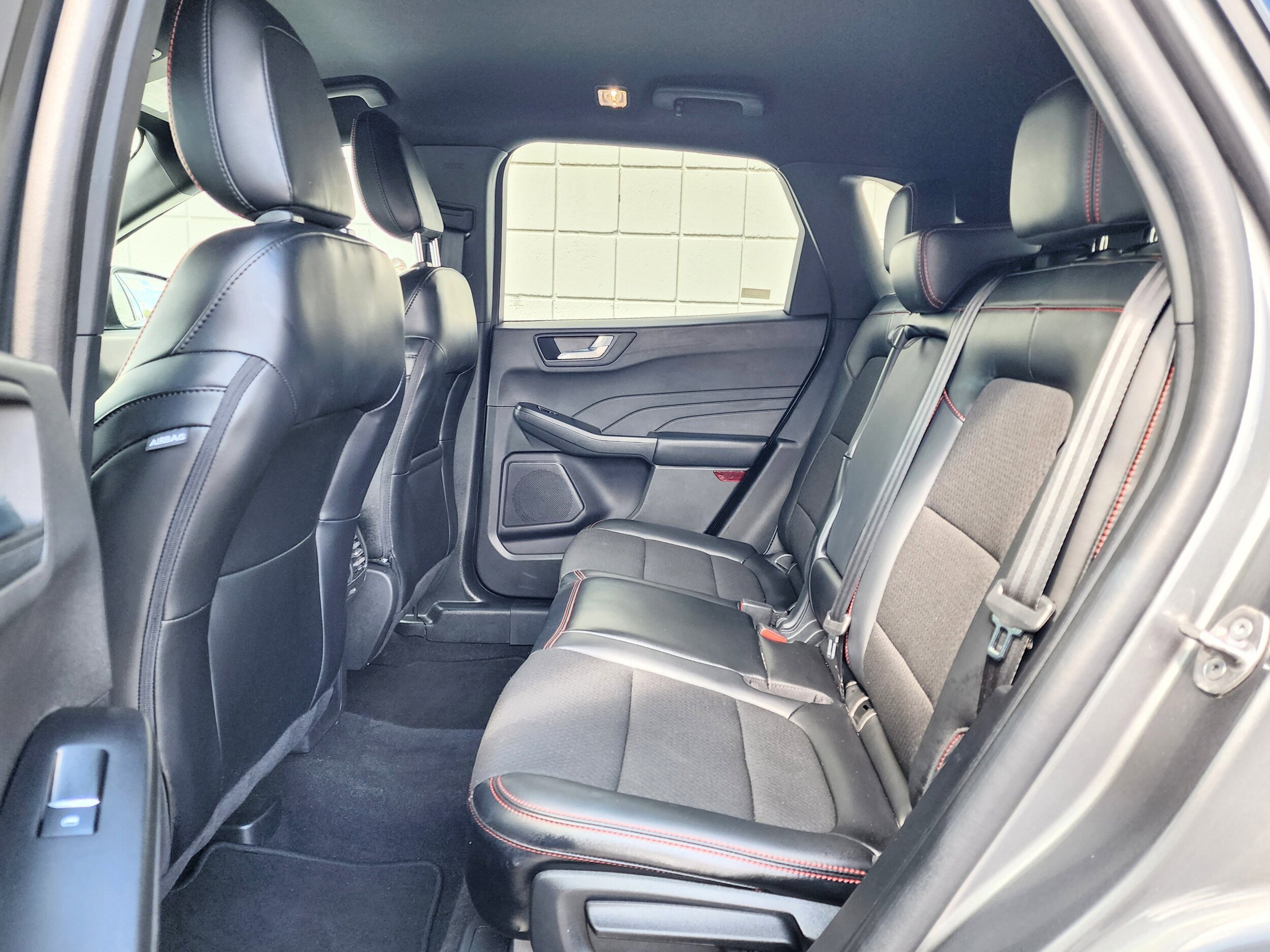 2024 Ford Escape ST-Line photo 4