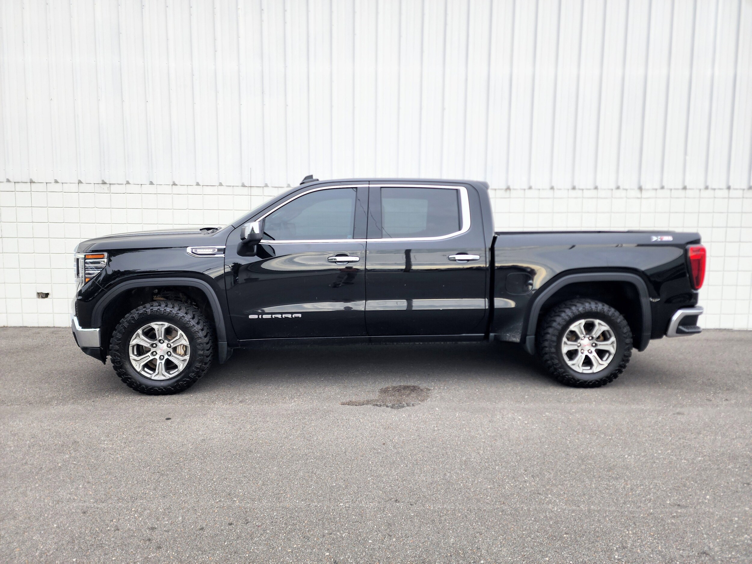 2023 Gmc Sierra SLT photo 2